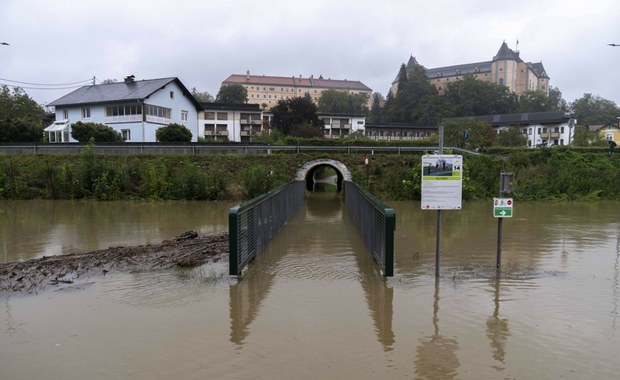 Setki ewakuowanych, 3 ofiary. Krytyczna sytuacja powodziowa w Austrii 