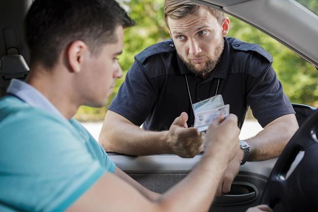 Setki, jeśli nie tysiące przedsiębiorstw w Polsce wynajmuje swoim pracownikom samochody /&copy;123RF/PICSEL