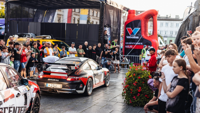 Setki kibiców i warkot silników. Valvoline Rajd Małopolski wystartował