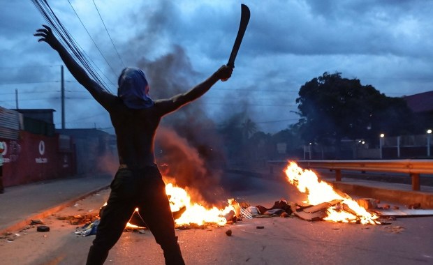 Setki kryminalistów uciekły z więzienia o zaostrzonym rygorze. Chaos w Mozambiku