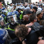 Setki ludzi na ulicach Londynu. Protestowali przeciwko ograniczeniom związanym z pandemią 