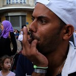 Setki migrantów koczują we Włoszech. Śpią na kamieniach, okupują las