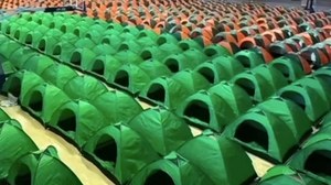 Setki namiotów w fabryce. Tak się teraz pracuje w Chinach