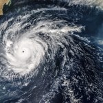 Setki osób ewakuowanych na wyspach z powodu cyklonu