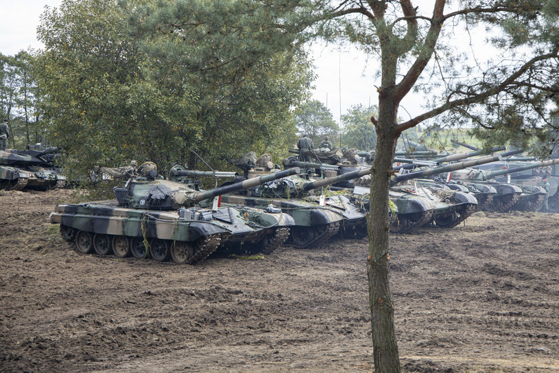 Setki polskich czołgów T-72 pojechało do Ukrainy /MAREK MALISZEWSKI/REPORTER /East News