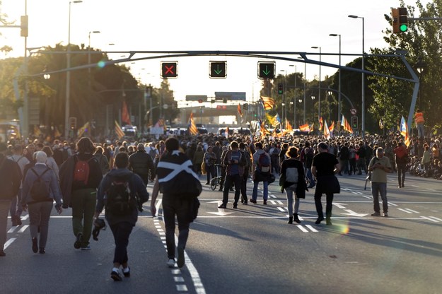 Setki separatystów protestowały w czasie wizyty króla /ENRIC FONTCUBERTA /PAP/EPA