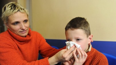 Setki tysięcy chorych na grypę. "Jedyną skuteczną ochroną jest szczepionka"