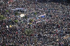 Setki tysięcy demonstrantów gromadzą się na ulicach Kairu