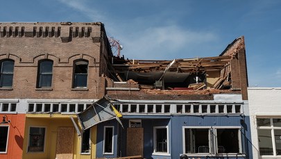 Setki tysięcy ludzi bez prądu po przejściu huraganu. 14 osób zginęło