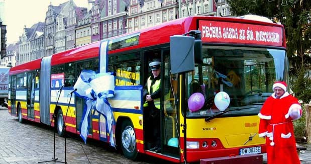 Setny autobus (kliknij) /INTERIA.PL