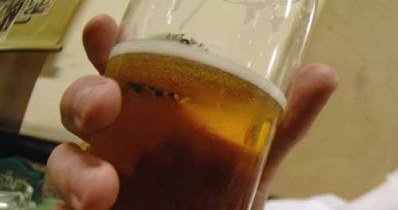 Sezon letni jest dla branży piwnej okresem żniw /AFP