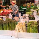 Sezon na szparagi ruszył na dobre - Lidl sprzedaje je za 9,99 zł, Carrefour schodzi poniżej 8 zł