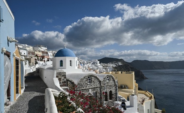 Sezon turystyczny na Santorini. Obawy o brak turystów to niejedyny problem