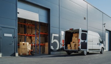 Sezonowość w branży odzieżowej – jak skutecznie zarządzać logistyką