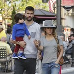 Shakira i Gerard Pique na spacerze z synkiem