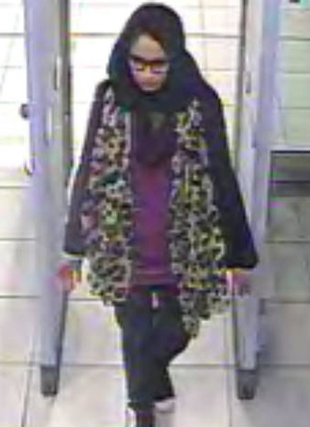 Shamima Begum  na lotnisku Gatwick w 2015 rok przed odlotem do Turcji /METROPOLITAN POLICE /PAP/PA