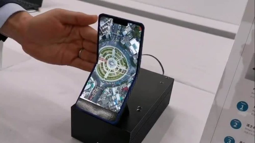 Sharp prezentuje swój składany wyświetlacz w stylu… telefonów z klapką /Geekweek