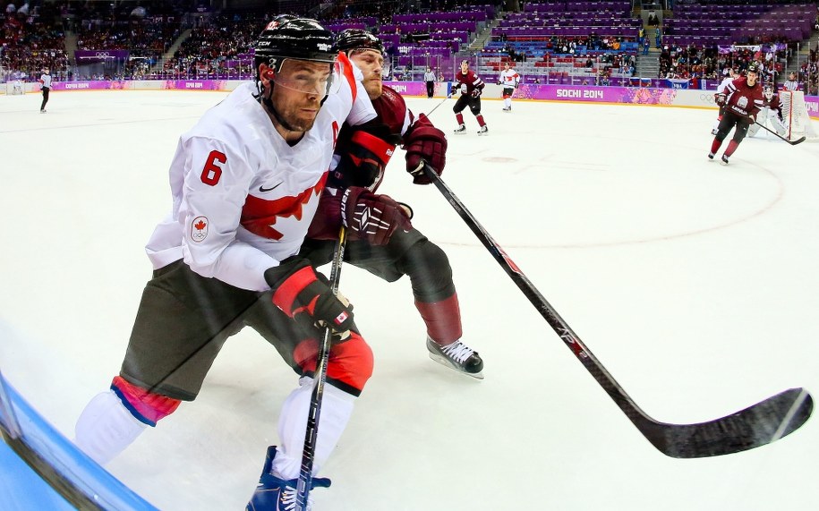 Shea Weber w akcji /SRDJAN SUKI /PAP/EPA