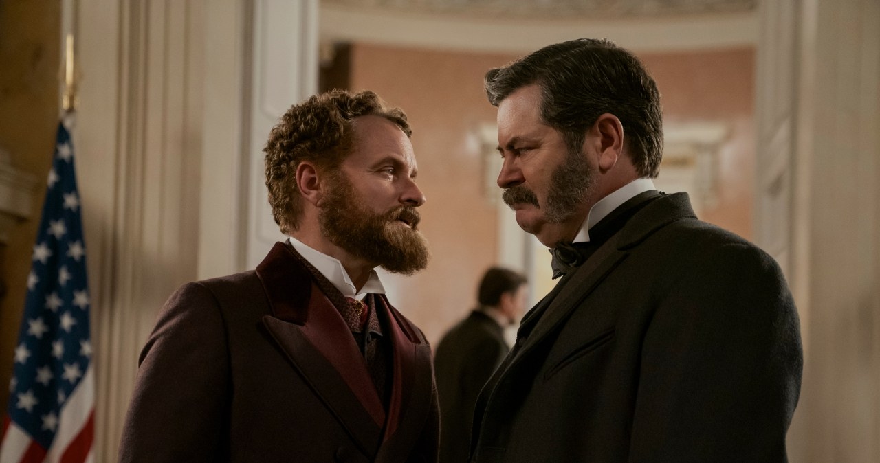 Shea Whigham i Nick Offerman w serialu "Śmierć od pioruna" /Larry Horricks/Netflix /Netflix