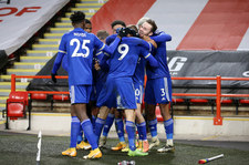 Sheffield United - Leicester City 1-2. Vardy zdobył gola i wślizgiem złamał chorągiewkę