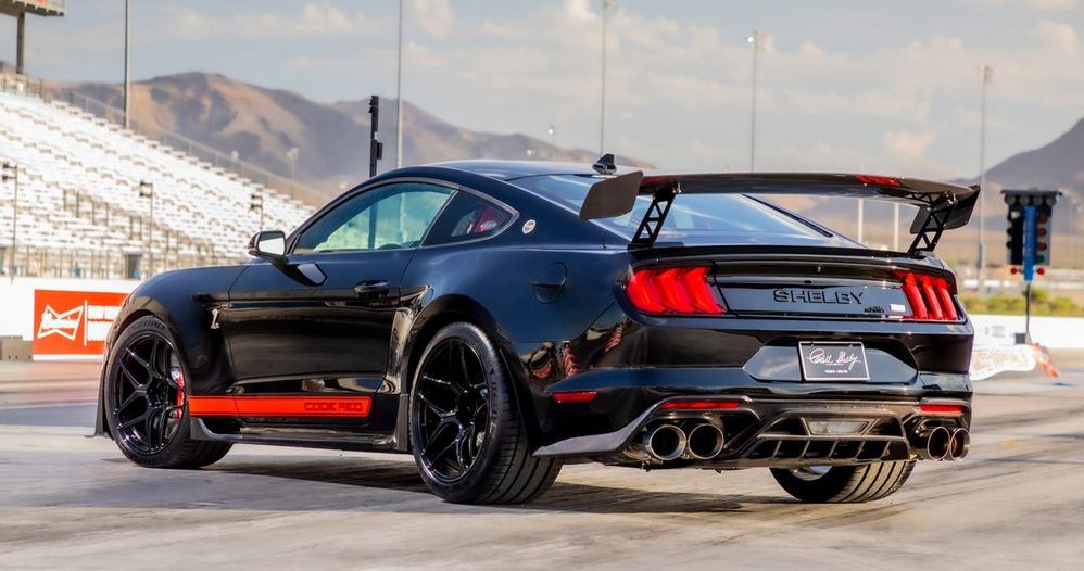 Shelby GT500 „Code Red” ma 1300 KM i ledwo skręca /materiały prasowe