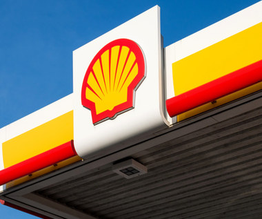 Shell kupuje okazyjnie ropę z Rosji, musi się tłumaczyć