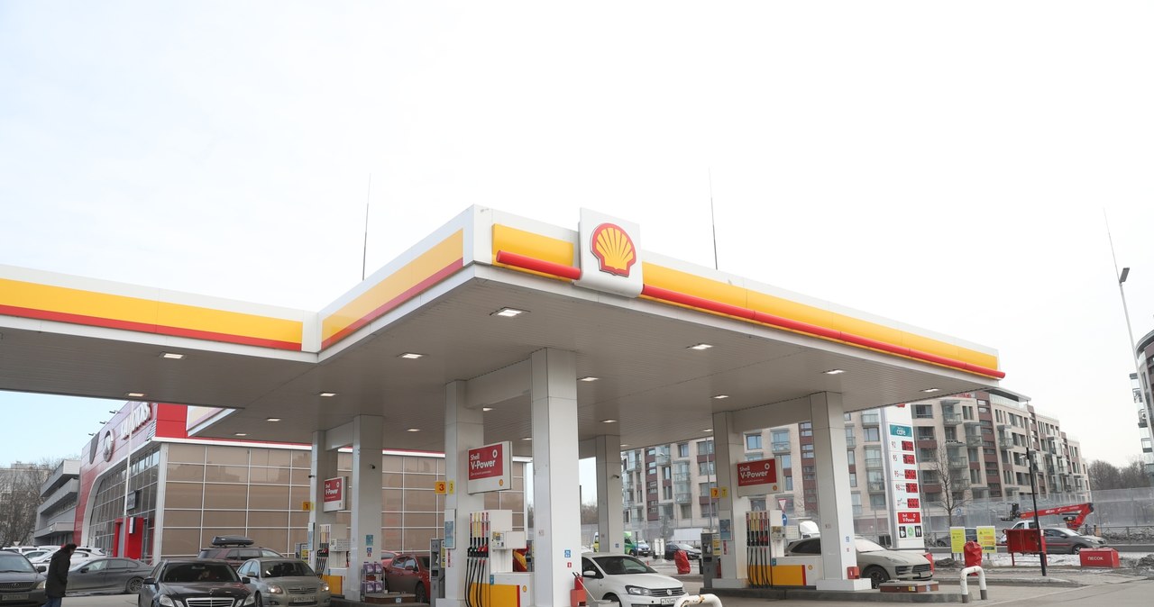 Shell sprzeda swoje stacje w Rosji Łukoilowi /Getty Images