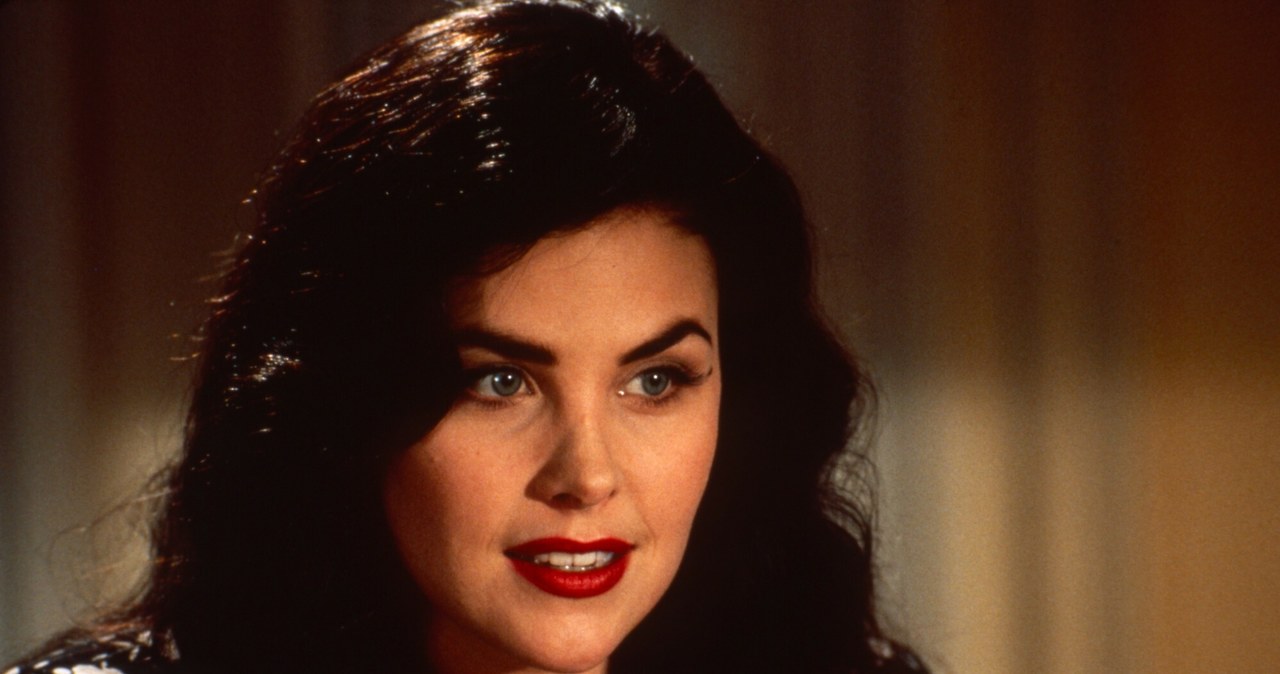 Sherilyn Fenn w filmie "Fatalny instynkt" z 1993 roku. /Everett Collection / Everett Collection/EAST NEWS /East News