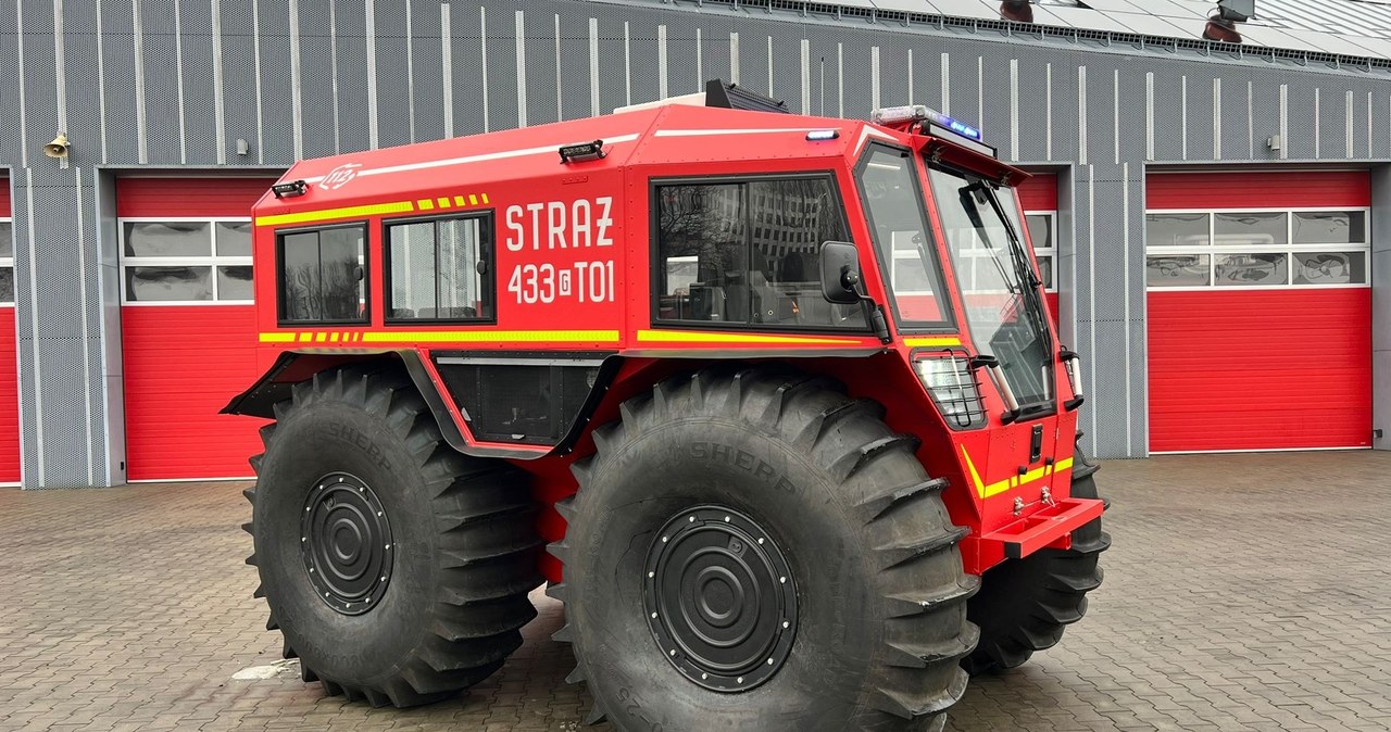 Sherp N 1200 należący do polskiej straży pożarnej /Państwowa Straż Pożarna /