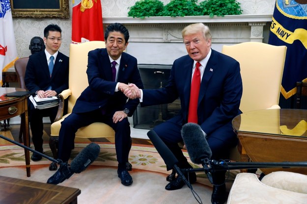 Shinzo Abe  i Donald Trump /YURI GRIPAS / POOL /PAP/EPA