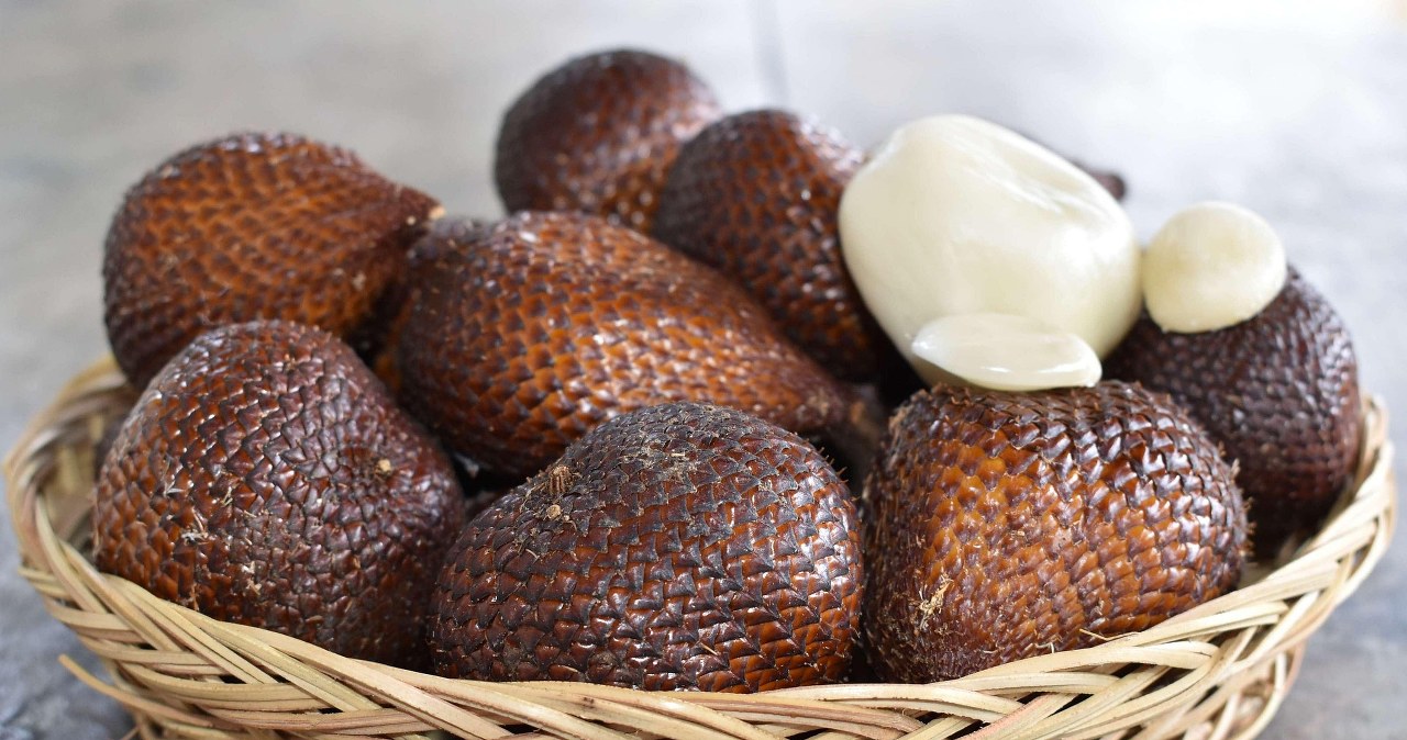 Шкірка цього цінного фрукта нагадує зміїну шкіру або луску дракона /pixabay.com