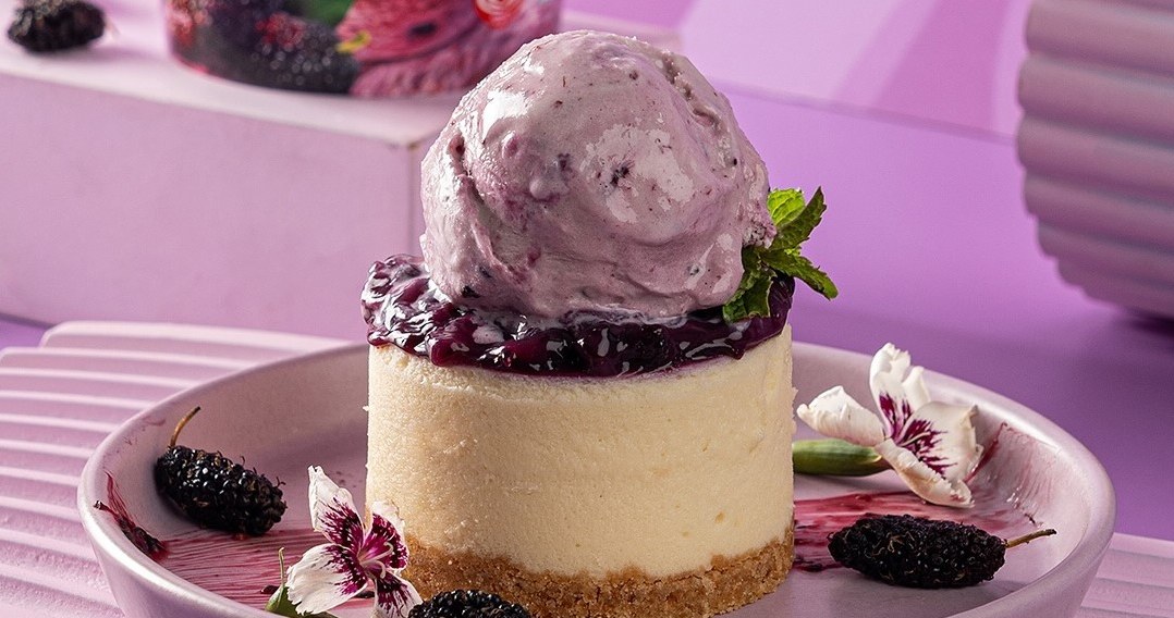 Шовковиця чудово підходить для десертів, як інгредієнт у випічці, так і для прикраси /Domena publiczna