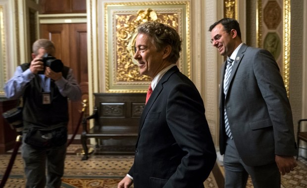 Shutdown w USA: Senator wszedł na mównicę i zablokował głosowanie 