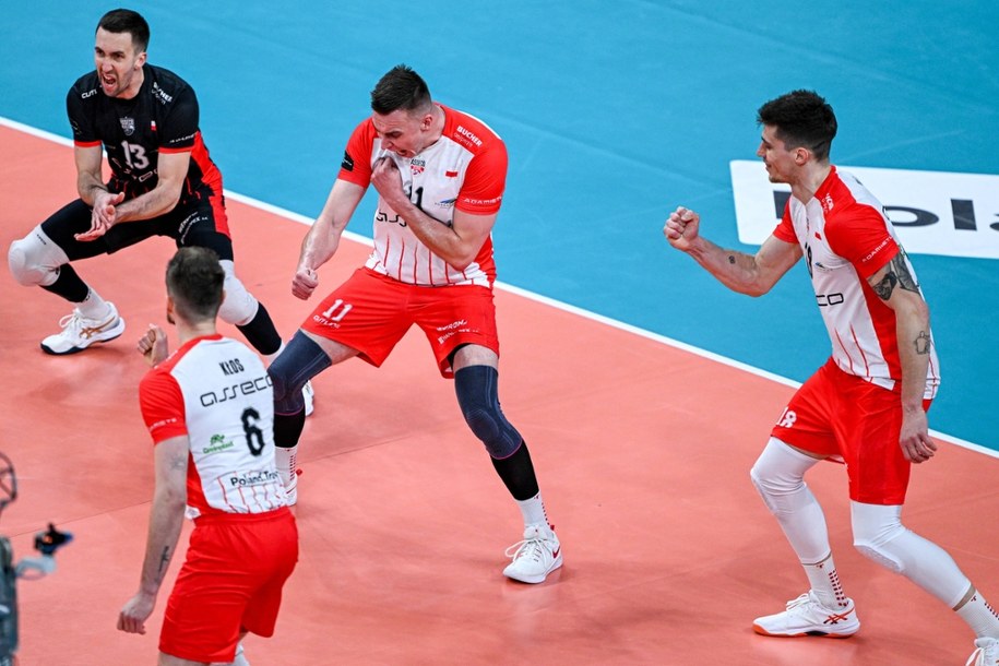 Siatkarze Asseco Resovii Rzeszów podczas pierwszego meczu finałowego Pucharu CEV z Ziraatem Bankasi. /Darek Delmanowicz /PAP