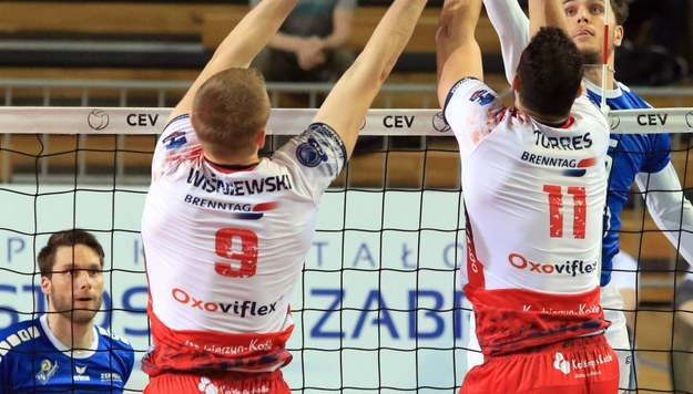 Siatkarze Zaksy podczas pierwszego meczu 2. rundy play off siatkarskiej Ligi Mistrzów /Krzysztof Świderski /PAP