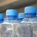 Sieć Auchan ostrzega. Woda Primavera wycofana na wniosek sanepidu