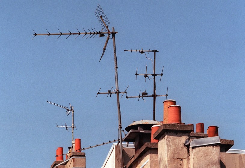 Sieć AWMN została zbudowana w oparciu o system anten na dachach budynków /AFP