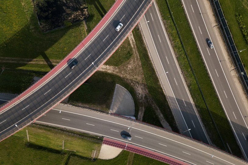 Sieć dróg ekspresowych i autostrad stale się rozrasta /Mateusz Grochocki /East News