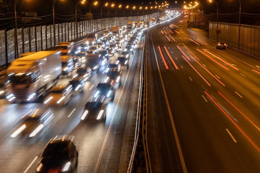Sieć dróg płatnych objętych elektronicznym poborem opłat zostanie rozszerzona o ok. 645 km /Shutterstock