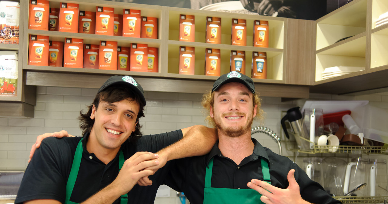 Sieć kawiarń Starbucks będzie płacić więcej /123RF/PICSEL