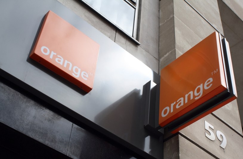 Sieć Orange utrudniała konsumentom przeczytanie umowy przed jej zawarciem - uznał SOKiK. /AFP