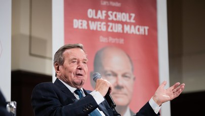 "Sieć Schroedera". Były kanclerz RFN i "jawne kumoterstwo" z Rosją