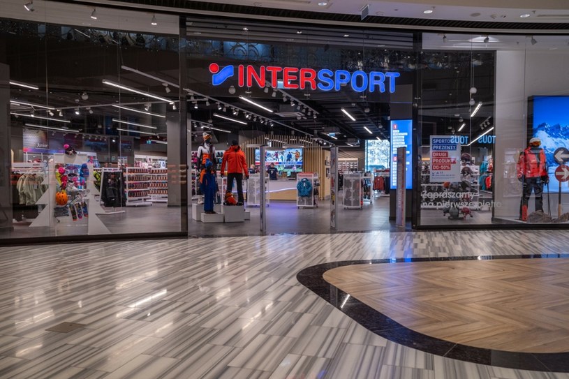 Sieć sklepów Intersport może niebawem zmienić właściciela / Arkadiusz Ziolek /East News