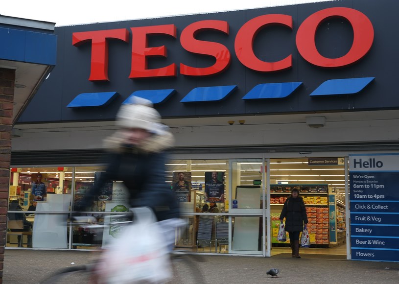Sieć sklepów Tesco w Wlk. Brytanii zapowiada redukcję 9 tys. miejsc pracy /AFP