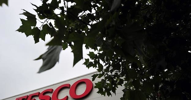 Sieć supermarketów Tesco poinformowała o planach zamknięcia 43 sklepów /AFP