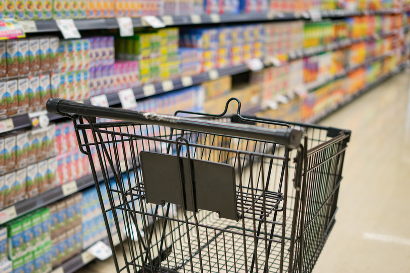 Sieci Auchan i Intermarche usłyszały zarzuty "nieuczciwego wykorzystywania przewagi kontraktowej wobec dostawców produktów rolno-spożywczych" /123RF/PICSEL