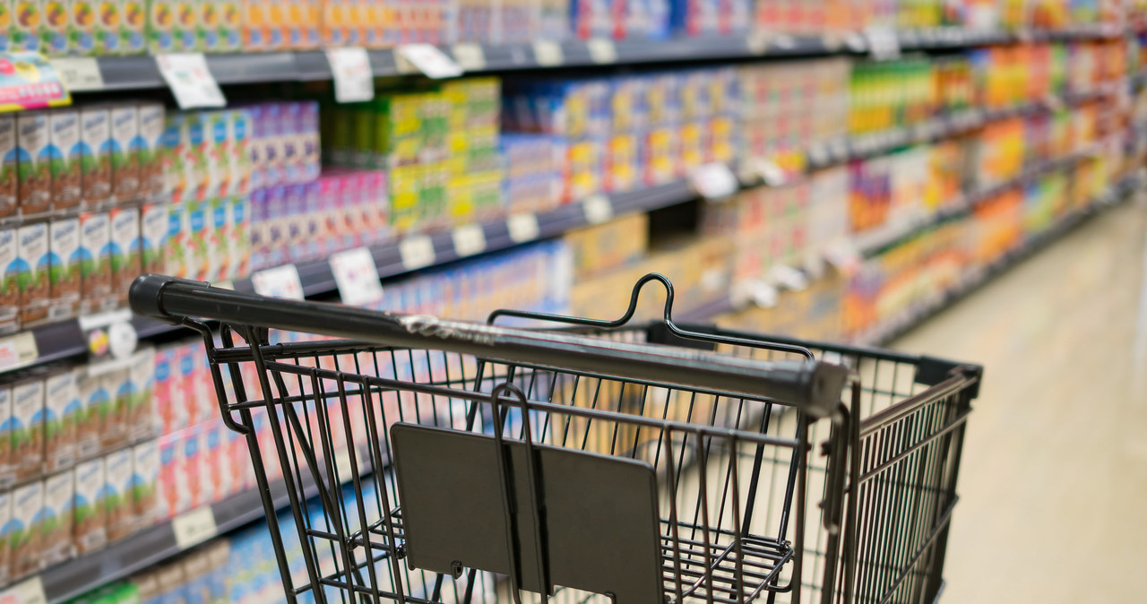 Sieci Auchan i Intermarche usłyszały zarzuty "nieuczciwego wykorzystywania przewagi kontraktowej wobec dostawców produktów rolno-spożywczych" /123RF/PICSEL