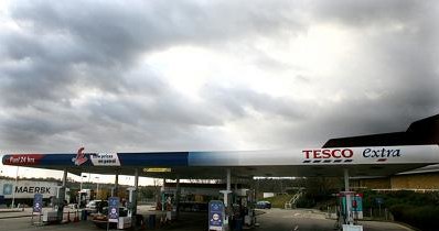Sieci supermarketów osiągnęły 39-proc. udział w wielkości sprzedaży paliw w brytyjskim detalu /AFP