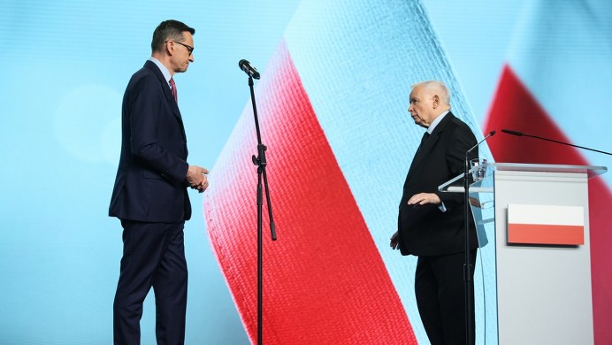 Siedem godzin nocnych negocjacji. Kaczyński i Morawiecki ogłaszają