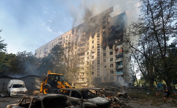 Siedem osób zginęło, a prawie 100 jest rannych po rosyjskim ataku na Charków